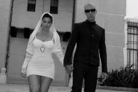 Kourtney Kardashian y Travis Barker contrajeron matrimonio en un juzgado de California.