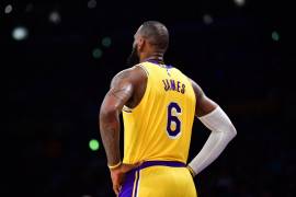James, de 39 años, tiene una opción de jugador de 51.4 millones de dólares para la temporada 2024-2025 para quedarse con los Lakers.