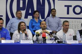 El panismo de Torreón dio conferencia de prensa a medios y Marko Cortés (c), encendió la mecha.