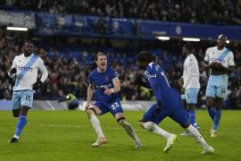 Noni Madueke anotó un penal, forma de celebrar un gol que no hacía desde el 2020, para darle el triunfo al Chelsea por 2-1 ante el Crystal Palace.