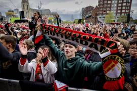 Miles de aficionados del Feyenoord se reunieron para celebrar la victoria en la Copa de Países Bajos.