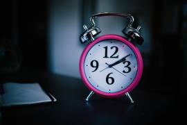 A las 2 de la madrugada del domingo, la mayoría de los estadounidenses adelantarán sus relojes una hora.