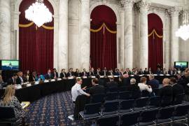 El A.I. Insight Forum, un foro bipartidista organizado por el líder de la mayoría en el Senado, Chuck Schumer, demócrata de Nueva York, junto con líderes sindicales y grupos de la sociedad civil, en el Capitolio, en Washington, el miércoles 13 de septiembre de 2023.
