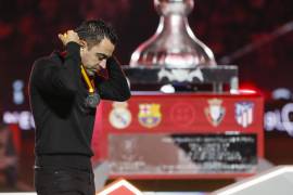 Xavi Hernández no pudo llevar al Barcelona a alzar el título de la Supercopa de España y fue goleado por el Real Madrid en Riad.