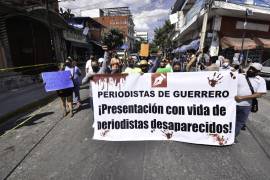 Protesta. Reporteros de Chilpancingo exigieron ayer la presentación con vida de un colega y dos administradores de una página de noticias.