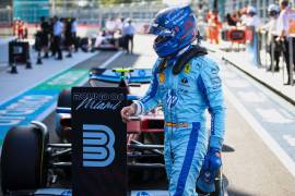 El piloto español, Carlos Sainz, asegura que Checo Pérez debió haber tenido una sanción igual a la de él, en el GP de Miami.
