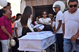 Madre de Camila, niña de ocho años asesinada, declaró frente a la prensa y las autoridades ofrecieron disculpas por señalarla como responsable.