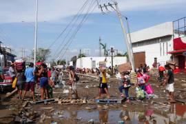 Guerrero y Gobierno Federal informaron que los habitantes tendrán energía eléctrica para la noche del lunes y el número de personas fallecidas aumentó a 43.
