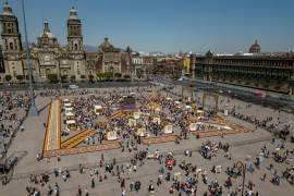 Mega ofrenda por el Día de Muertos en el Zócalo de la Ciudad de México.