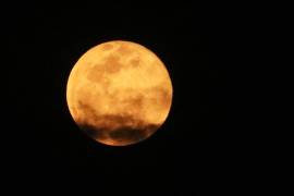 Aunque no hay evidencia firme de sus efectos en el comportamiento humano, la luna llena se asocia con múltiples mitos y creencias