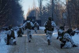 Las tropas rusas que ingresaron desde Bielorrusia invadieron este jueves un área cerca de la antigua planta de energía nuclear de Chernobyl, informó el Presidente de Ucrania Volodymyr Zelensky.
