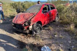 Como probable causante del accidente aparece el padre de los niños, identificado como Miguel Alejandro, también ingresó al hospital; conducía una vehículo Chevrolet Aveo color rojo