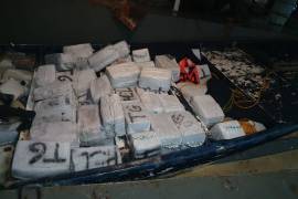 Tres toneladas de cocaína fueron halladas por la Marina en una embarcación menor en las costas de Quintana Roo