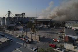 El incendio en la estación de transferencia de Simeprode, en el municipio de Guadalupe, fue reportado en las primeras horas de este martes