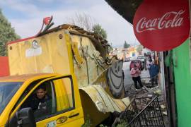 Camión de frituras se impacta en colonia La Madrid