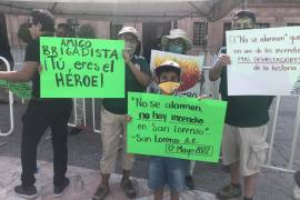 Ecologistas. Para defender la integridad de la zona natrural, activistas realizaron una manifestación en la céntrica plaza saltillense.