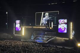 Elton John rindió un homenaje a la reina Isabel II en su último concierto en Toronto.