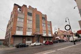 En este icónico edificio ubicado sobre la calle Allende, en el centro de Saltillo, desde hace décadas es tostado, molido y empaquetado el café Oso.