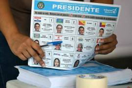 Ciudadanos de Panamá acuden a las urnas para emitir su voto en las elecciones presidenciales 2024.
