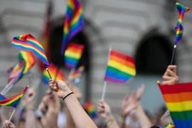 Colectivos y simpatizantes de la comunidad LGBT+ protestaron frente al Ministerio de Salud, en el marco del Día Internacional contra la Homofobia, Transfobia y Bifobia en Perú, tras decreto que tipifica siete identidades de género como ‘enfermedades mentales’.