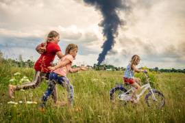 “Bajo las oscuras nubes de la guerra”, del fotógrafo y documentalista polaco Patryk Jaracz,,es la ganadora del concurso internacional en el que el Fondo de las Naciones Unidas para la Infancia (UNICEF) en Alemania.
