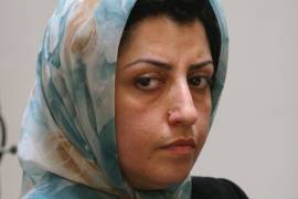 La destacada activista iraní de derechos humanos, Narges Mohammadi, asiste a una reunión sobre los derechos de las mujeres en Teherán, Irán, el 27 de agosto de 2007.
