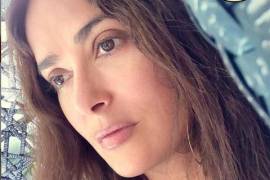 Salma Hayek relata que comenzó a maquillarse a los 14, pero prefiere no hacerlo (video)