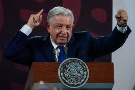 Andrés Manuel López Obrador, presidente de México, encabezó una reunión con Manuel Bartlett, director de la Comisión Federal de Electricidad, tras apagones masivos en todo México.
