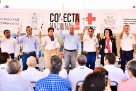 El alcalde Román Alberto Cepeda dio el banderazo de arranque de la Colecta Nacional de la Cruz Roja Torreón en su edición 2024.