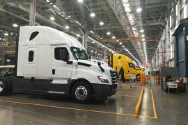 Daimler Truck arma los camiones Freightliner y es el fabricante líder en producción y exportación.