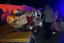 Paramédicos de la Cruz Roja trasladaron a Joselín a la Clínica Dos del IMSS en un intento por salvar su vida.