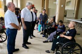 Este lunes, el alcalde José María Fraustro Siller, escuchó las necesidades de los huéspedes del Asilo del Buen Samaritano.