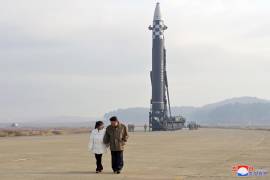 Una hija del líder norcoreano Kim Jong-un fue mostrada este viernes en público por primera vez