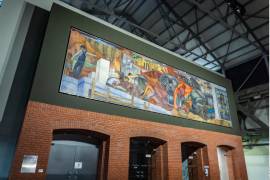 La obra mide de cerca de 40 metros de largo, pesa 8 toneladas y fue pintado por Revueltas en el Banco Nacional Hipotecario de la Ciudad de México.