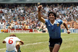 Maradona metió el gol del siglo... ¡con una playera comprada en Tepito!