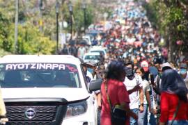 Estudiantes de la Normal Rural de Ayotzinapa organizaron ‘megamarcha’ en Guerrero.