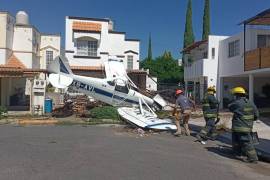 Accidente. La aeronave cayó en la calle Quinta Real LasMagnolias, dentro de la colonia Gran Hacienda.