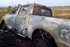 Durante el enfrentamiento, un automóvil fue incendiado. El fuego fue controlado por las autoridades de Tamaulipas