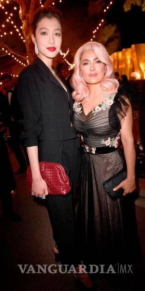 Salma Hayek sorprende en Cannes con cabello rosa $!Salma Hayek sorprende en Cannes con cabello rosa