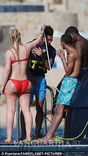 $!Iggy Azalea presume sus curvas en sus vacaciones en playas de México