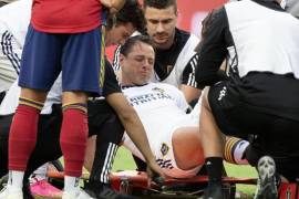 Al momento de alcanzar el balón, a Hernández se le dobló la rodilla, aún sin haber tenido que disputar el esférico con alguno de sus rivales. Se lastimó él solo