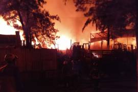 Se desata fuerte incendio cerca de la Central de Abasto en Iztapalapa