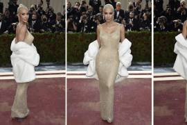 En esta combinación de fotografías Kim Kardashian llega a la gala a beneficio del Instituto del Vestido del Museo Metropolitano de Arte, en Nueva York.