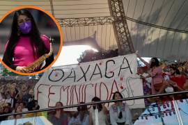 María Elena se plantó en la Guelaguetza para exigir justicia por las víctimas de feminicidio en Oaxaca.