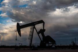 La OPEP+ bombea alrededor de 40 por ciento del crudo mundial, lo que significa que sus decisiones políticas pueden tener un gran impacto en los precios del petróleo