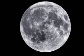 La luna llena puede influir en el sueño y los ciclos menstruales, dicen los científicos