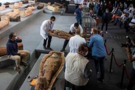 Encuentran 100 sarcófagos de 2 mil 300 años de antigüedad en Egipto; el mayor descubrimiento hasta ahora