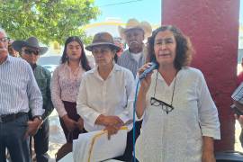 Manifestantes exigen la destitución de directivos de la Comisión Nacional del Agua (Conagua) por presuntos actos de corrupción relacionados con la gestión del agua en la Región Lagunera.