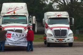 Transportistas de la ANTAC se manifestaron en diversas casetas del país para exigir al gobierno seguridad en las carreteras ya que denuncian se han incrementando los asaltos al transporte de carga.