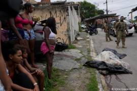 Los agentes aseguran que fueron recibidos a tiros por delincuentes en la parte alta de la favela cuando se preparaba para comenzar la operación, antes del amanecer